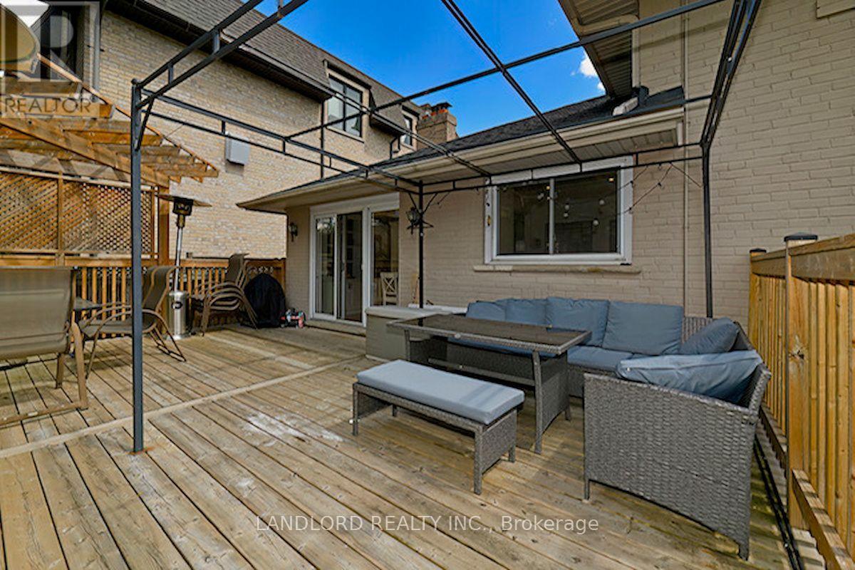 88 Carmichael Avenue, Toronto (Bedford Park-Nortown), Ontario  M5M 2W9 - Photo 5 - C13655574