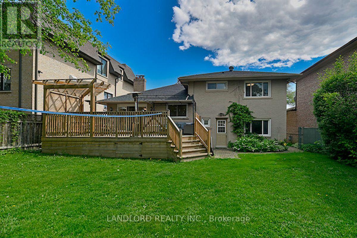 88 Carmichael Avenue, Toronto (Bedford Park-Nortown), Ontario  M5M 2W9 - Photo 6 - C13655574