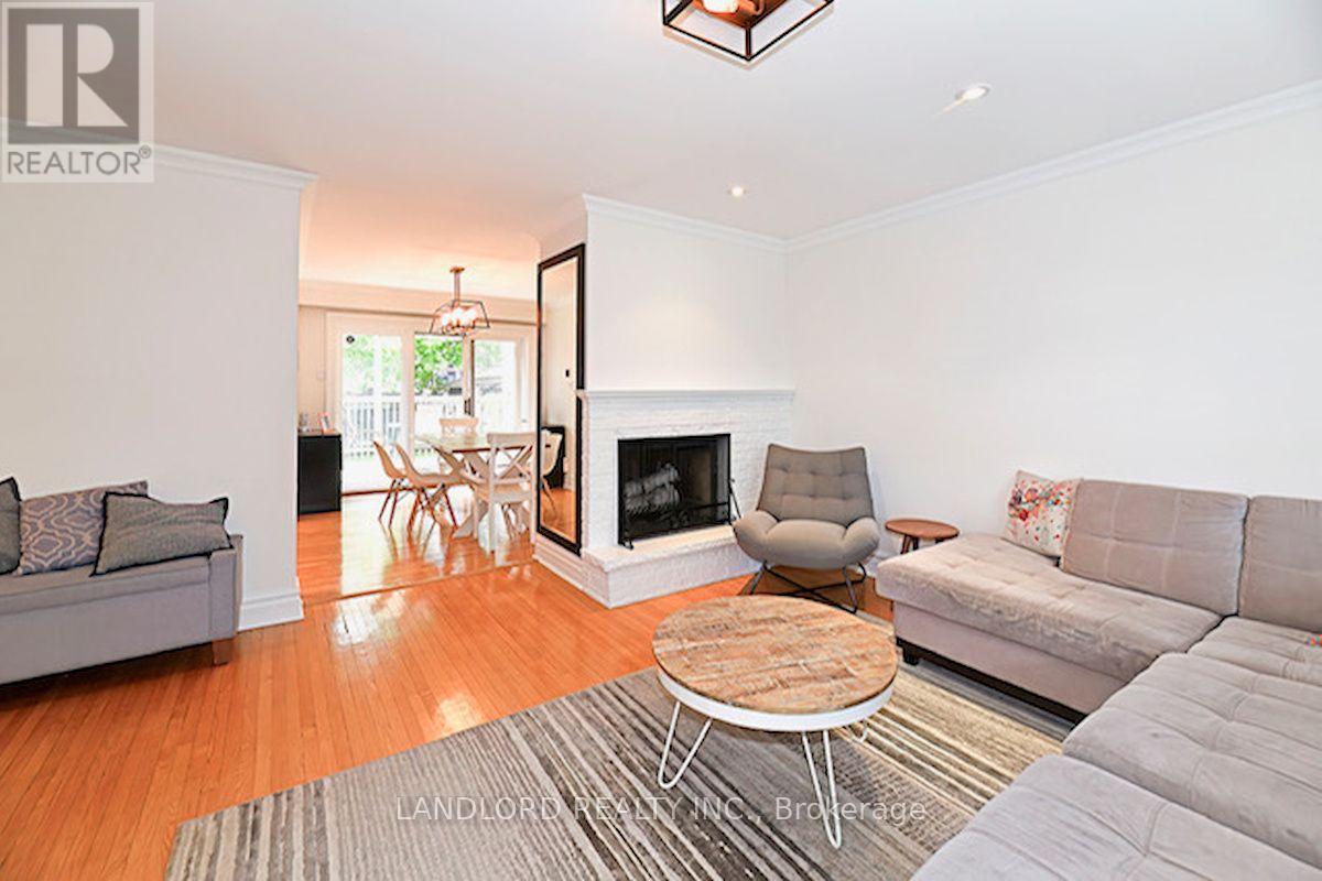 88 Carmichael Avenue, Toronto (Bedford Park-Nortown), Ontario  M5M 2W9 - Photo 7 - C13655574