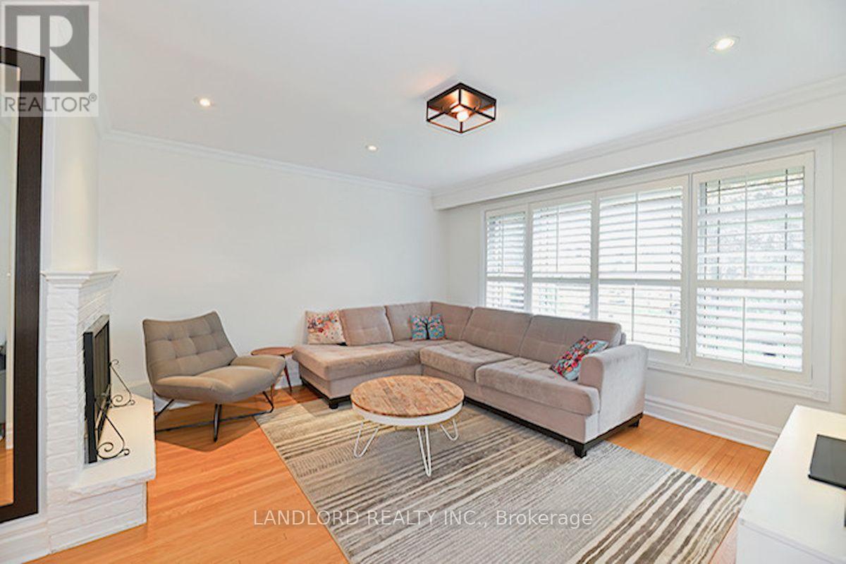 88 Carmichael Avenue, Toronto (Bedford Park-Nortown), Ontario  M5M 2W9 - Photo 8 - C13655574