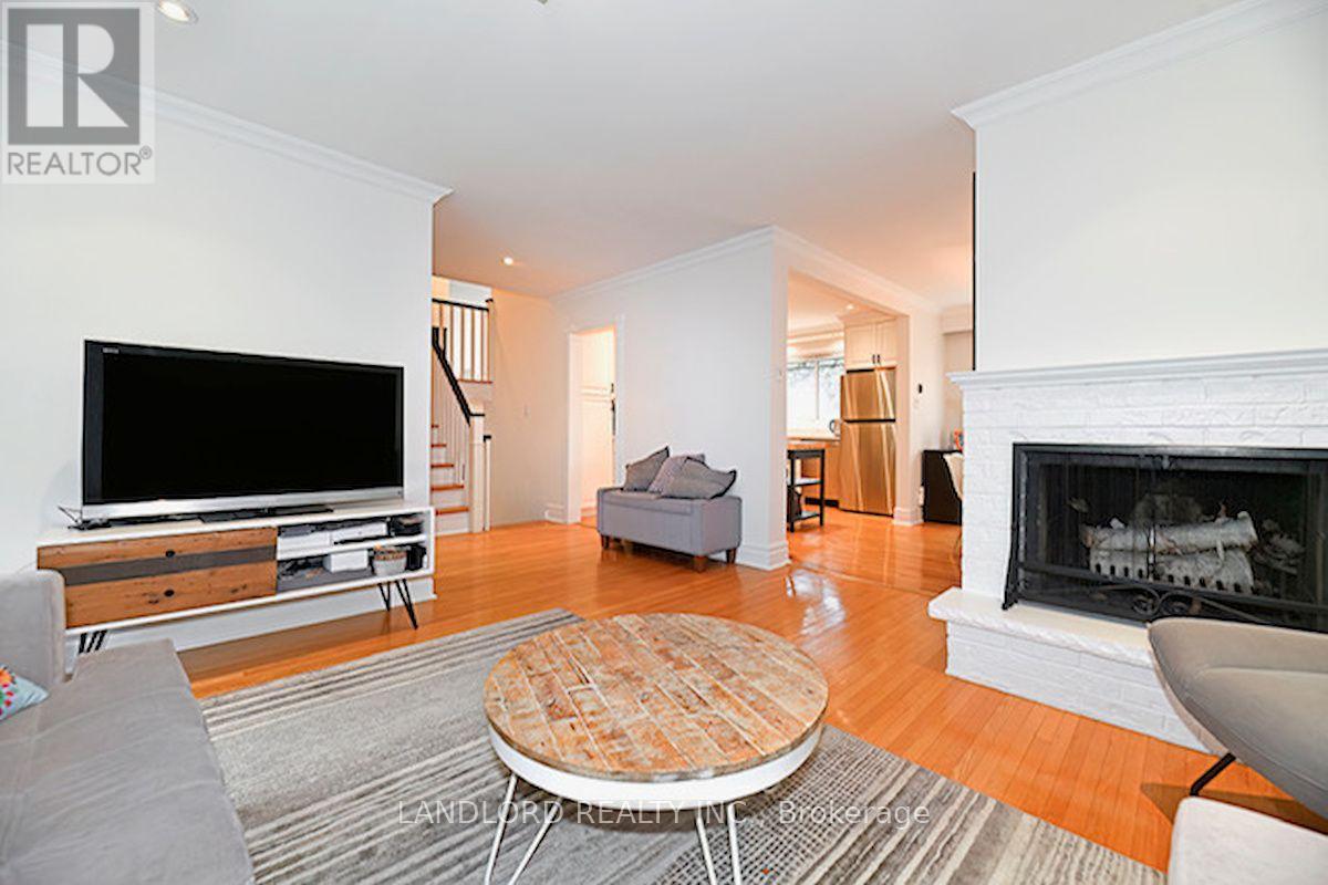 88 Carmichael Avenue, Toronto (Bedford Park-Nortown), Ontario  M5M 2W9 - Photo 9 - C13655574