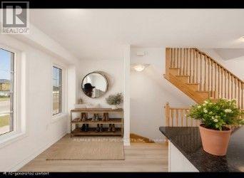 47 Pumpkin Corner Crescent, Barrie, Ontario  L9J 0T7 - Photo 3 - S13635144