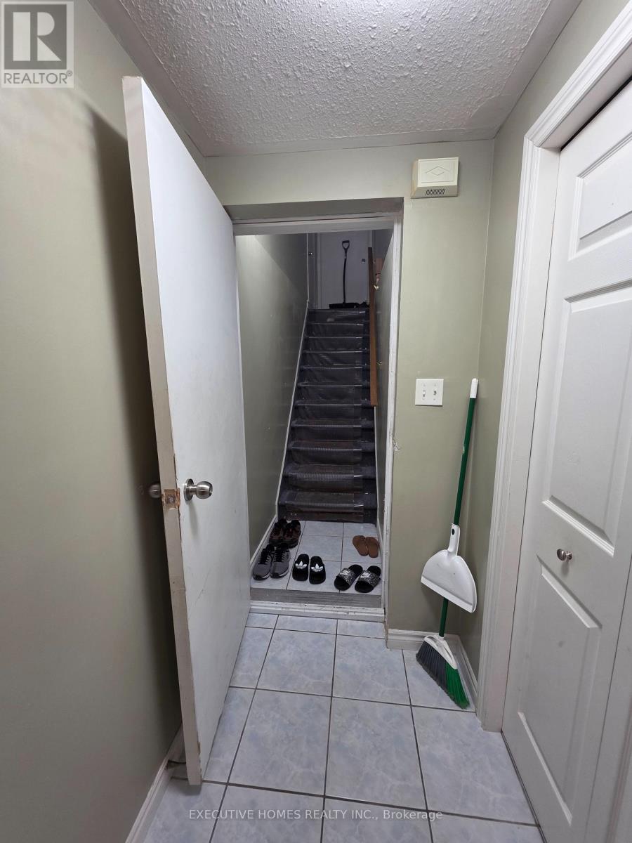 35 Claudette Gate, Hamilton, Ontario L9B 2S3 - Photo 9 - X13655560