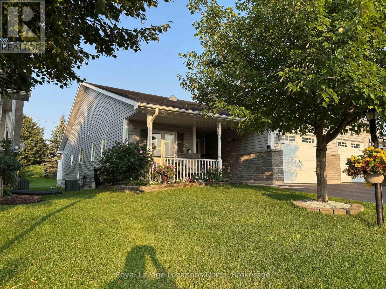 54 New York Avenue, Wasaga Beach, Ontario  L9Z 3A8 - Photo 2 - S13017352