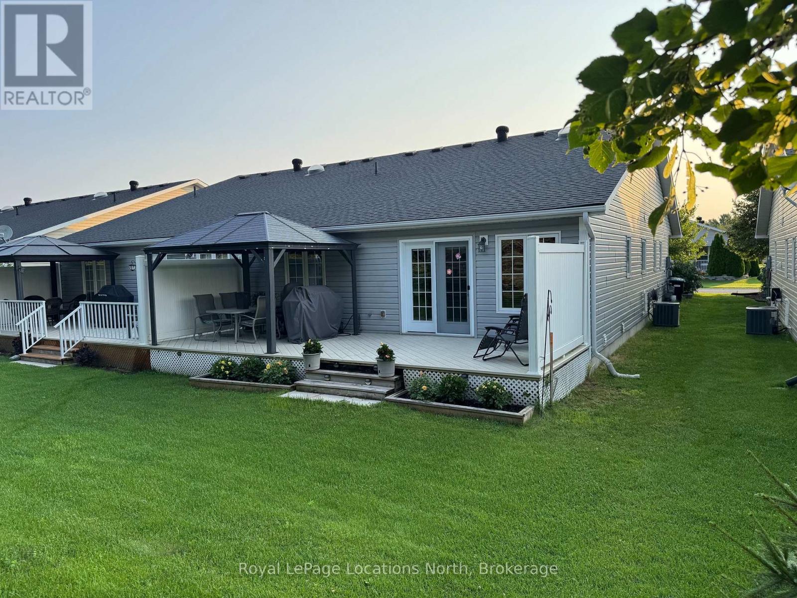 54 New York Avenue, Wasaga Beach, Ontario  L9Z 3A8 - Photo 3 - S13017352