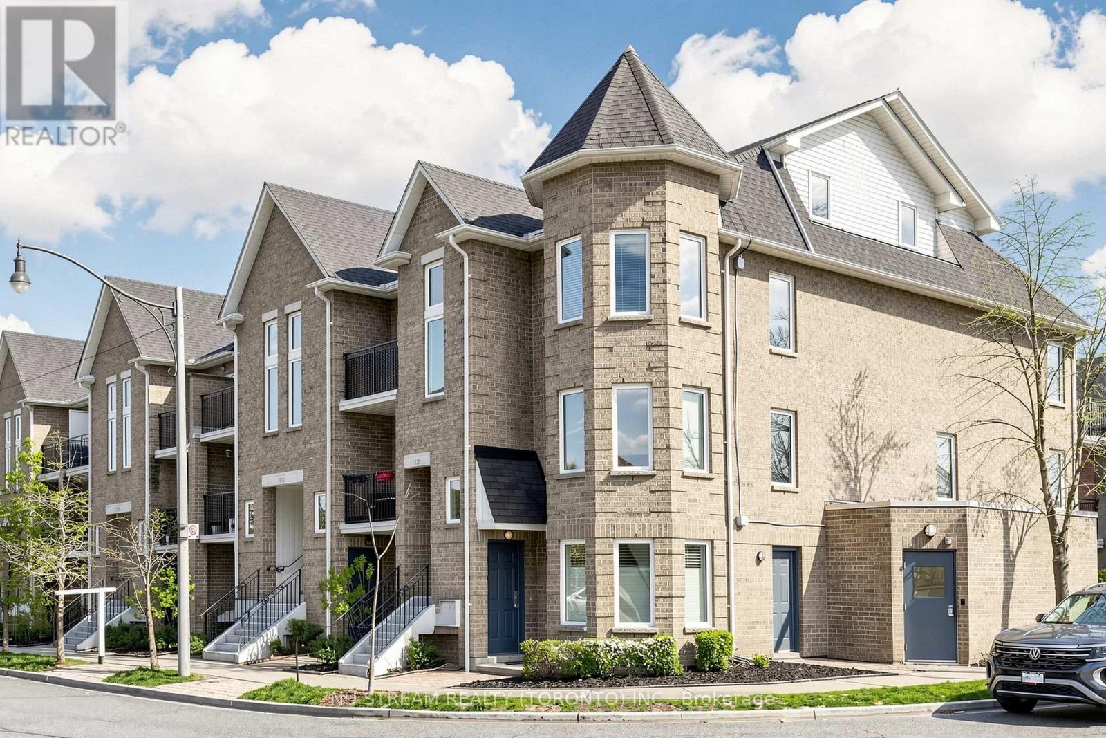 201 - 10 Brian Peck Crescent, Toronto, Ontario  M4G 4K4 - Photo 2 - C13655610