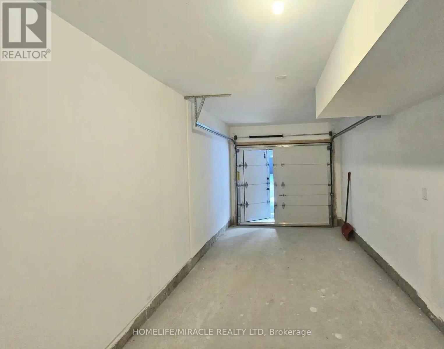 14 Magnolia Lane, Barrie, Ontario  L9J 0N9 - Photo 13 - S13655614