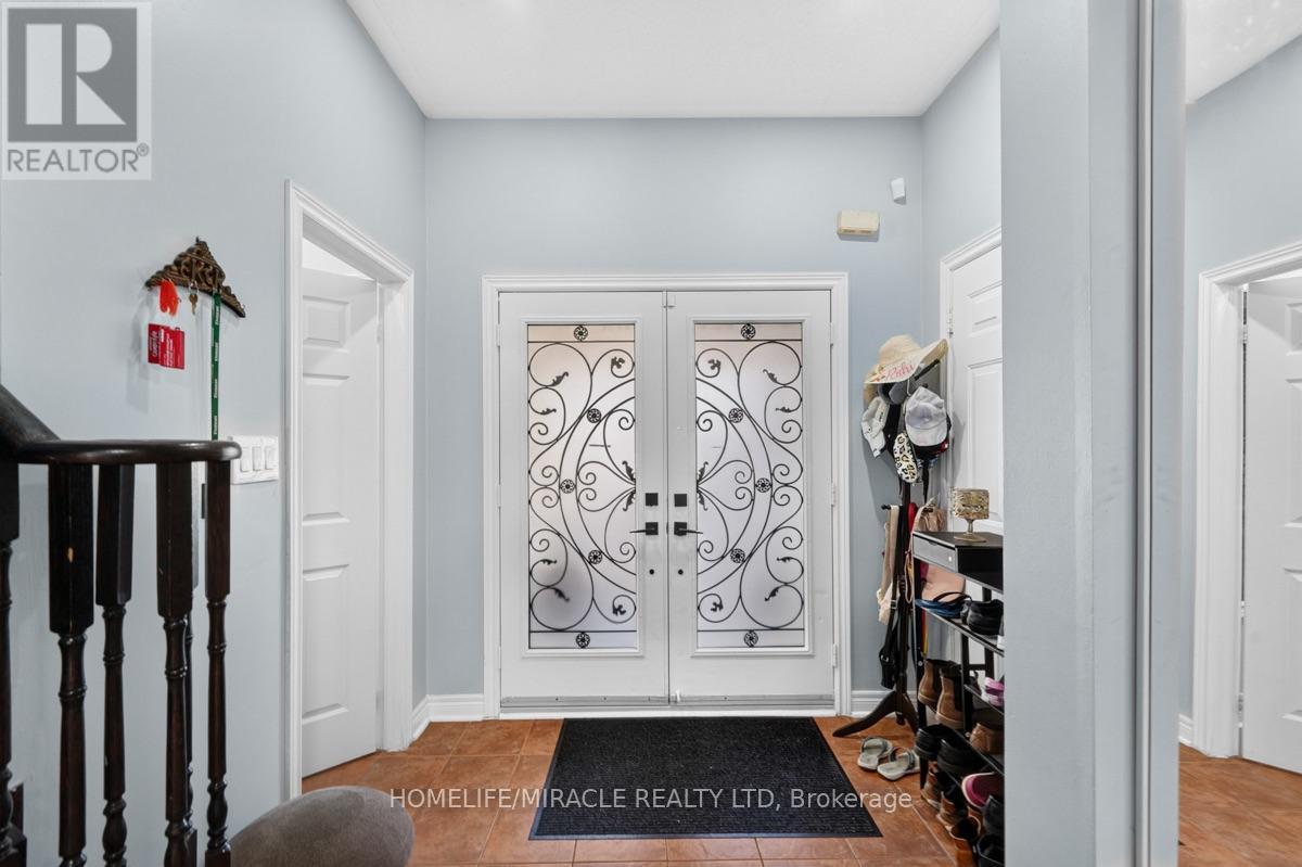 21 Chalkfarm Crescent, Brampton, Ontario  L7A 3V8 - Photo 4 - W13627506