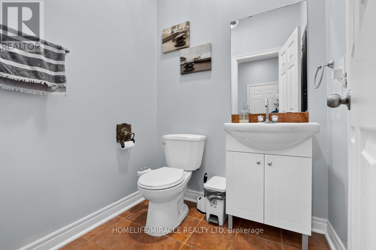 21 Chalkfarm Crescent, Brampton, Ontario  L7A 3V8 - Photo 5 - W13627506