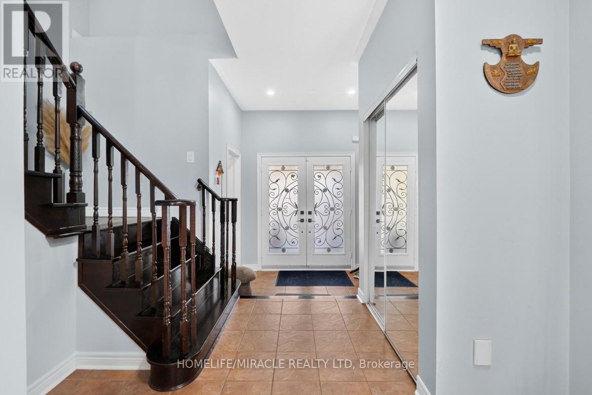 21 Chalkfarm Crescent, Brampton, Ontario  L7A 3V8 - Photo 6 - W13627506