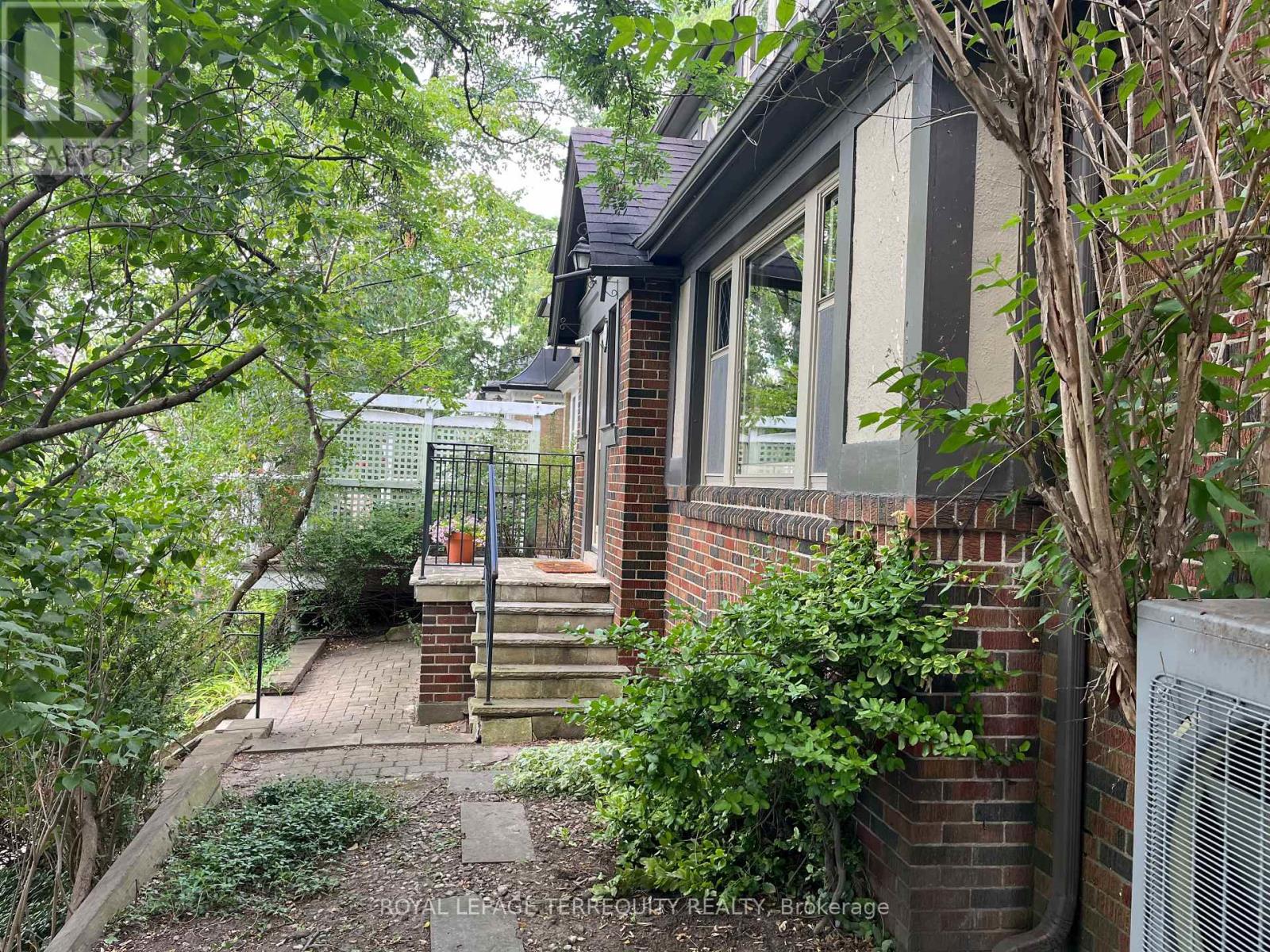 25 Halford Avenue, Toronto, Ontario M6S 4G1 - Photo 3 - W13655642