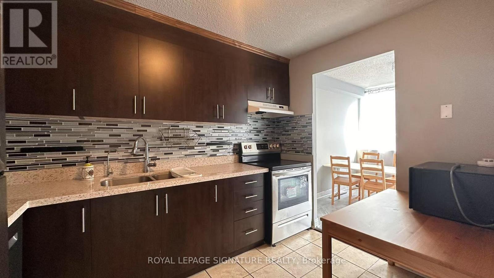 109 - 2121 Roche Court, Mississauga, Ontario L5K 2C7 - Photo 3 - W13655648