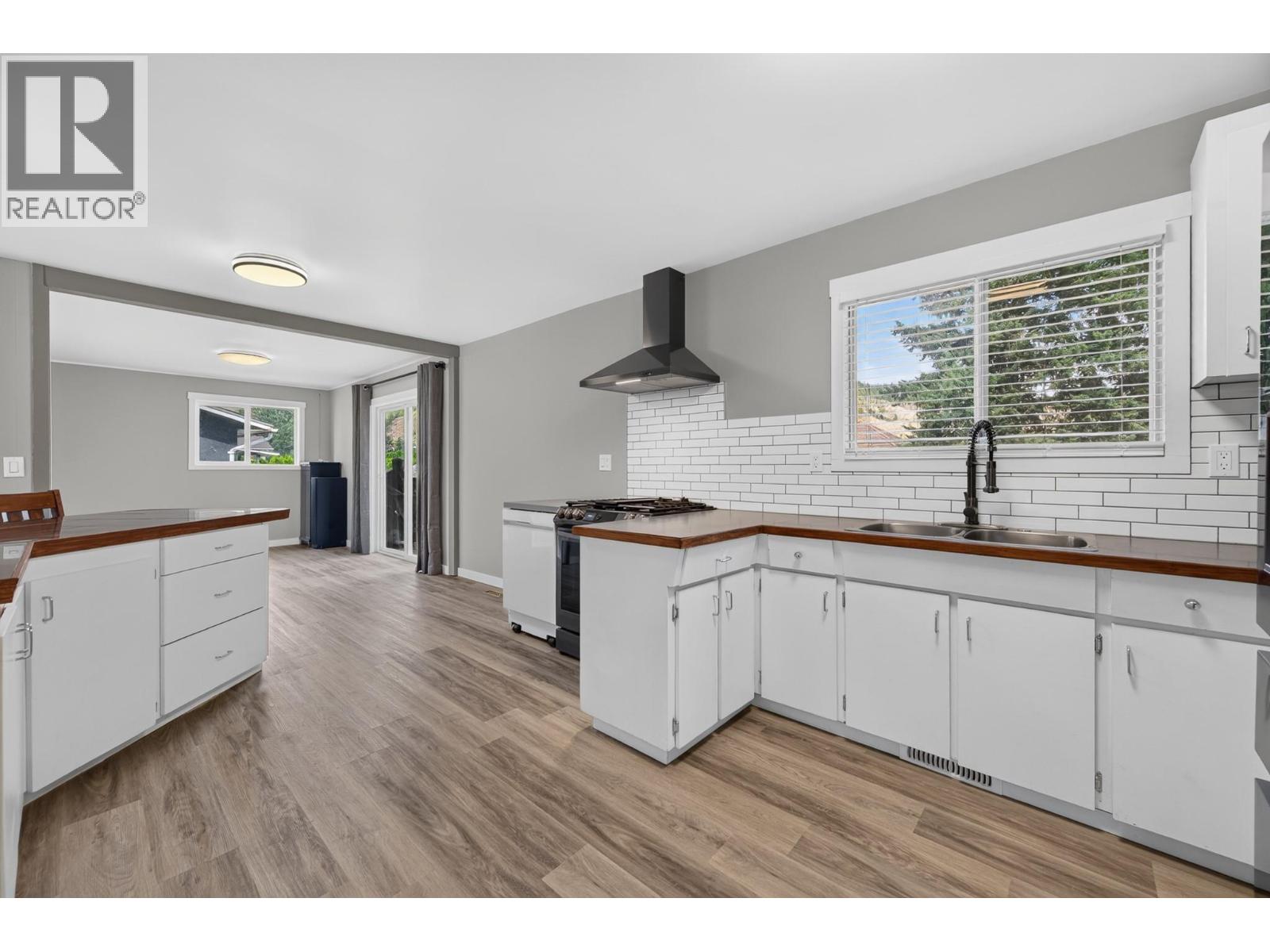 816 Bebek Road, Kamloops, British Columbia  V2B 6P1 - Photo 8 - 10394538