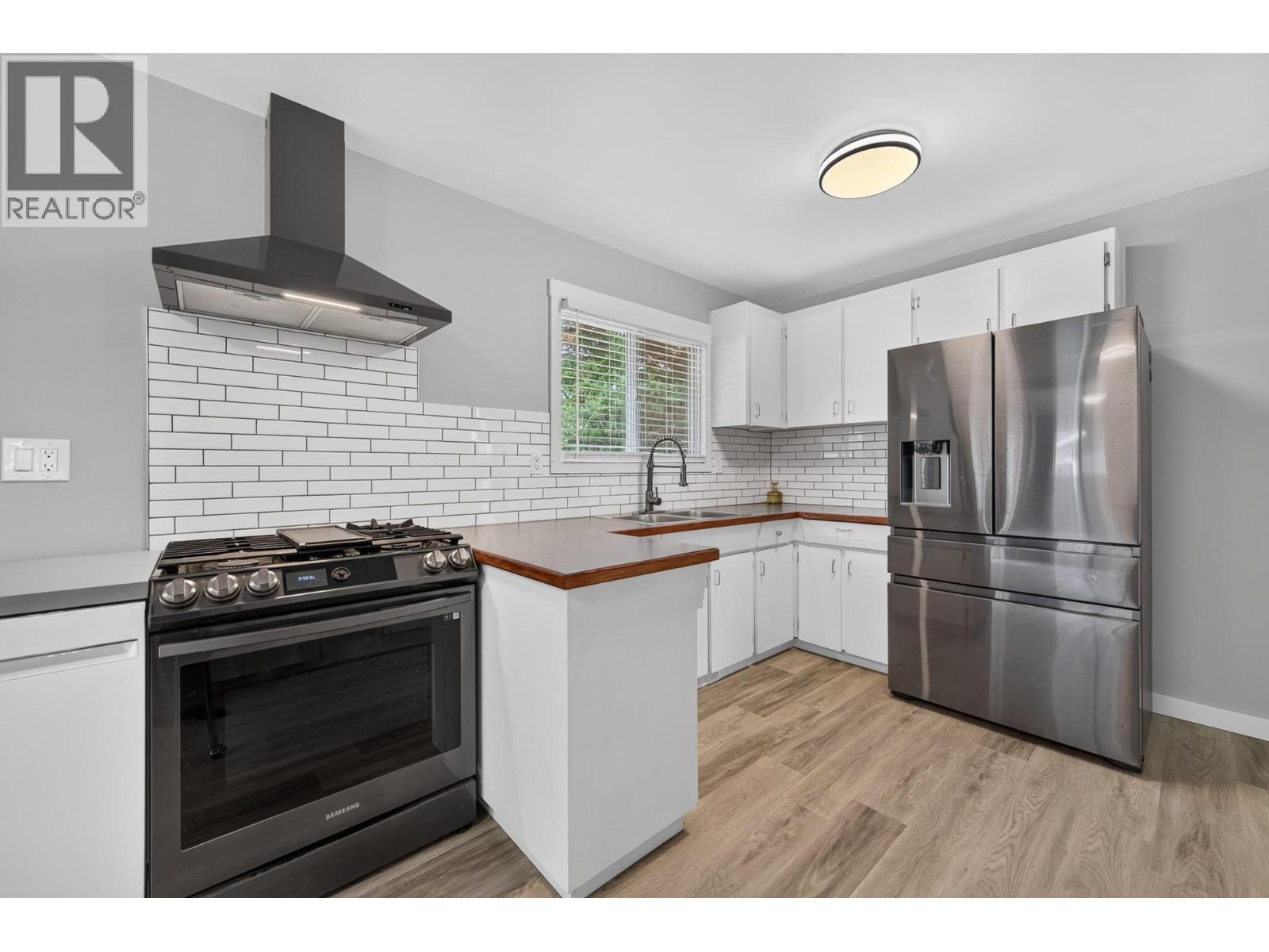 816 Bebek Road, Kamloops, British Columbia  V2B 6P1 - Photo 9 - 10394538