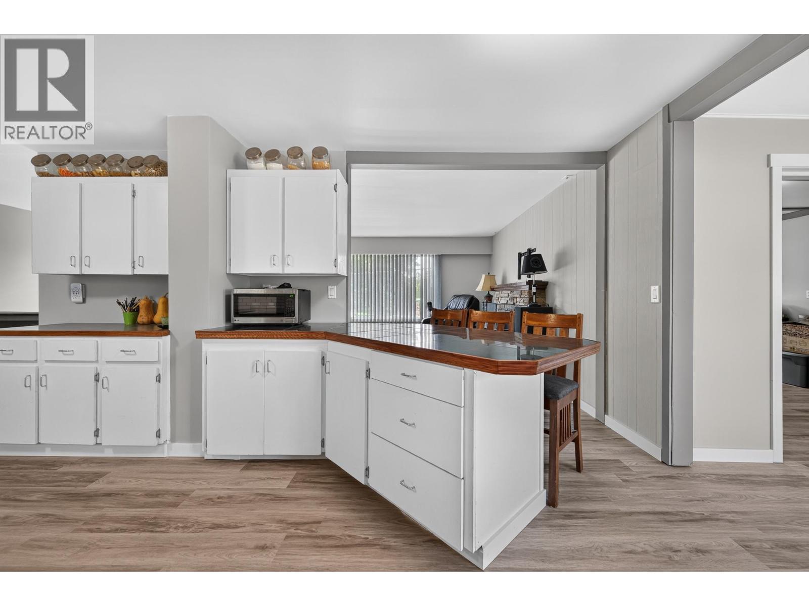 816 Bebek Road, Kamloops, British Columbia  V2B 6P1 - Photo 5 - 10394538