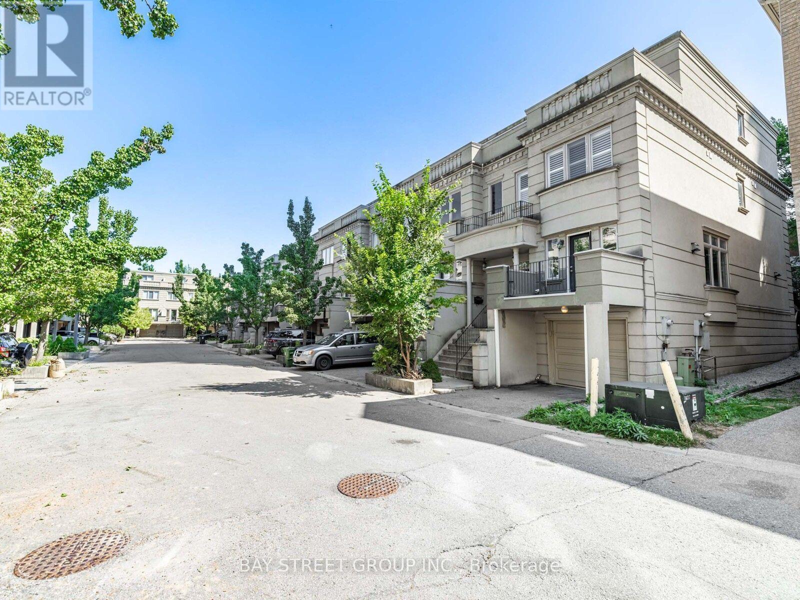 35 William Poole Way, Toronto, Ontario  M2N 7A6 - Photo 3 - C13655706