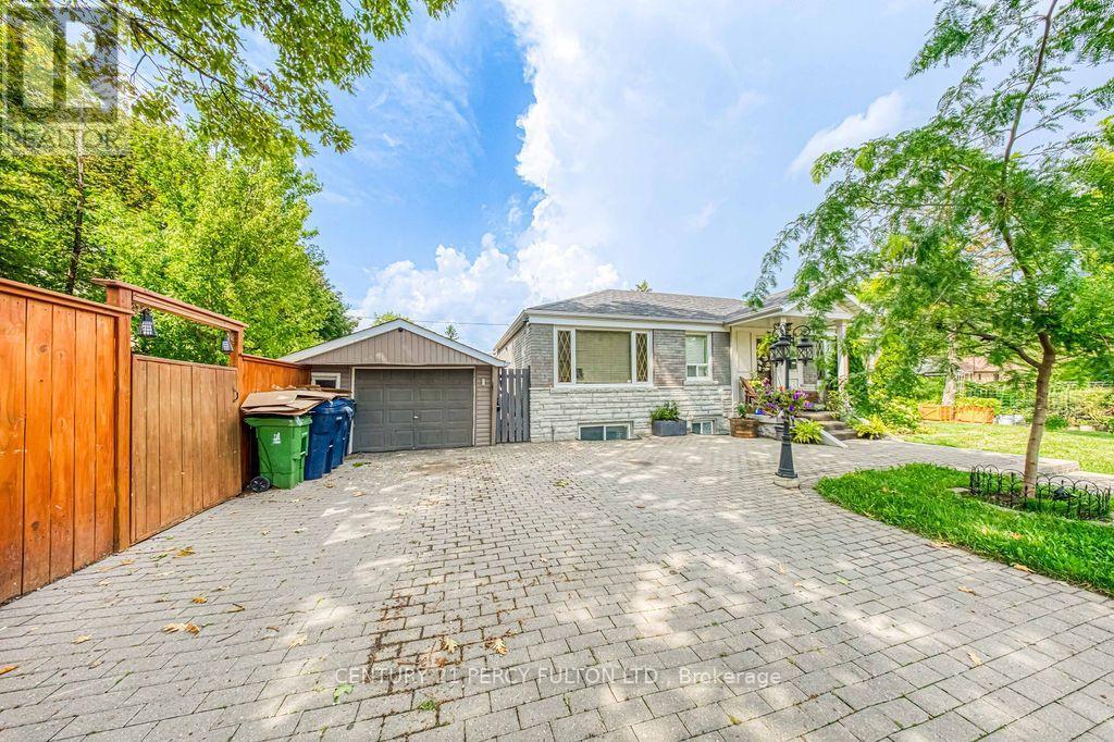 36 Merryfield Drive, Toronto, Ontario  M1P 1J5 - Photo 2 - E13655696