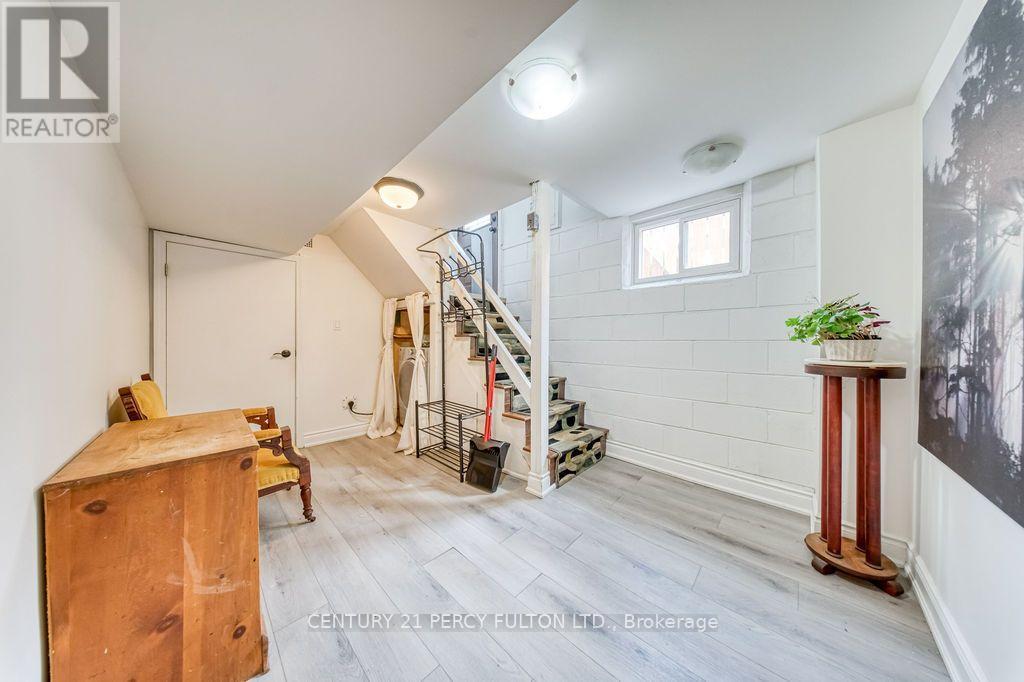 36 Merryfield Drive, Toronto, Ontario  M1P 1J5 - Photo 7 - E13655696