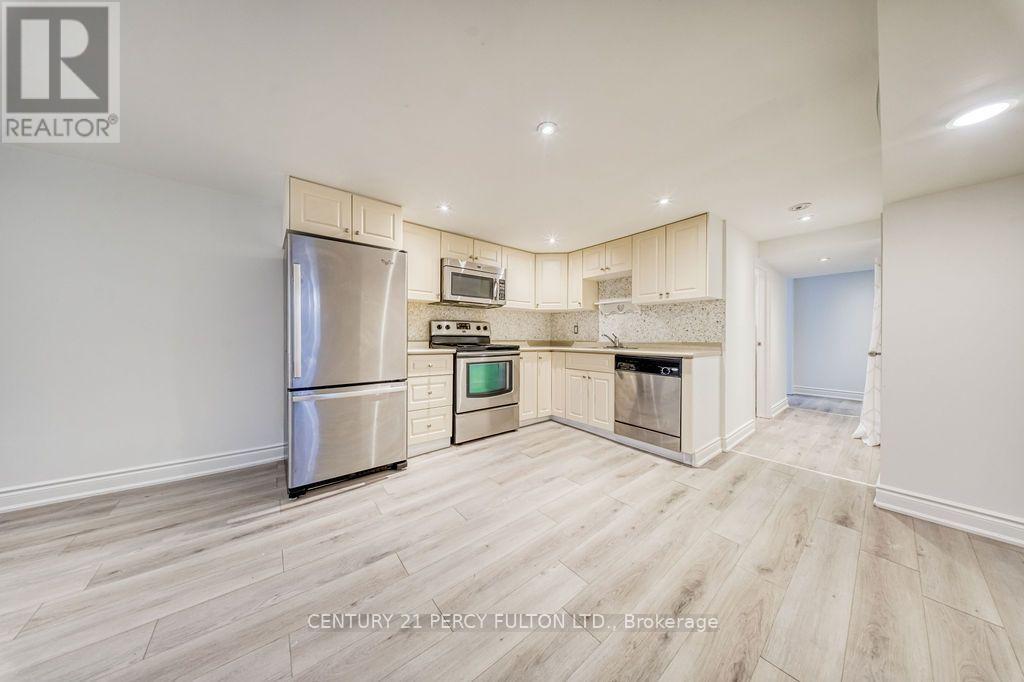 36 Merryfield Drive, Toronto, Ontario  M1P 1J5 - Photo 9 - E13655696