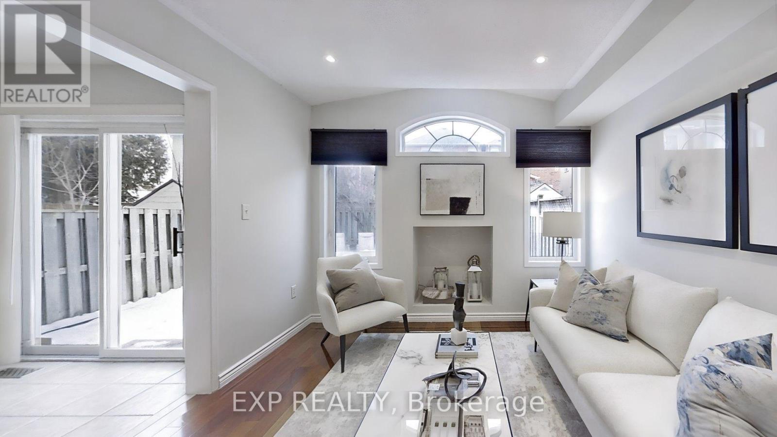 8 Hacienda Drive, Richmond Hill, Ontario  L4E 3X1 - Photo 4 - N13655668