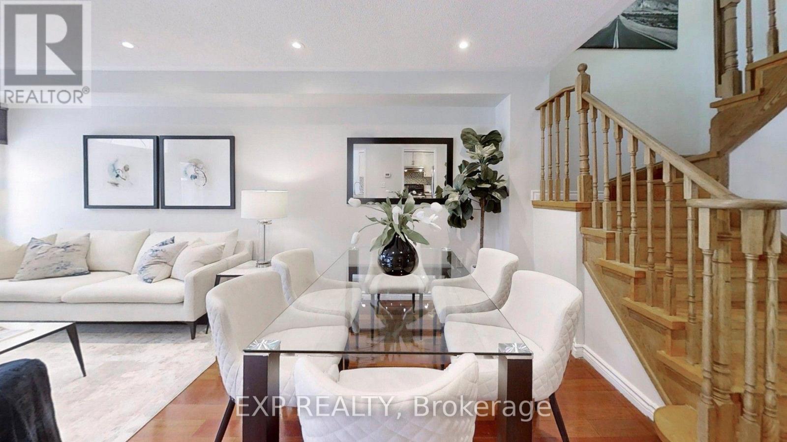 8 Hacienda Drive, Richmond Hill, Ontario  L4E 3X1 - Photo 5 - N13655668
