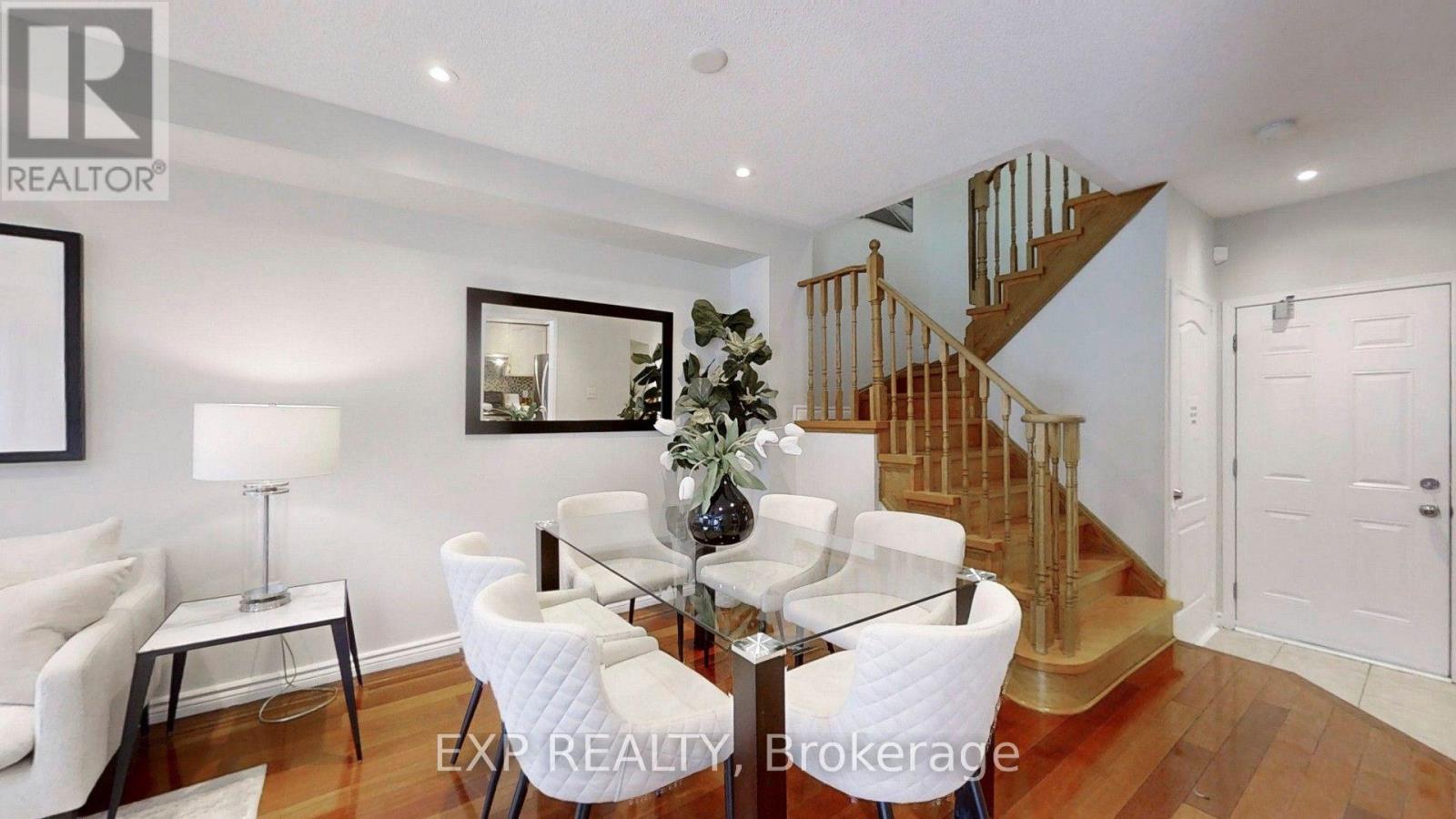 8 Hacienda Drive, Richmond Hill, Ontario  L4E 3X1 - Photo 6 - N13655668