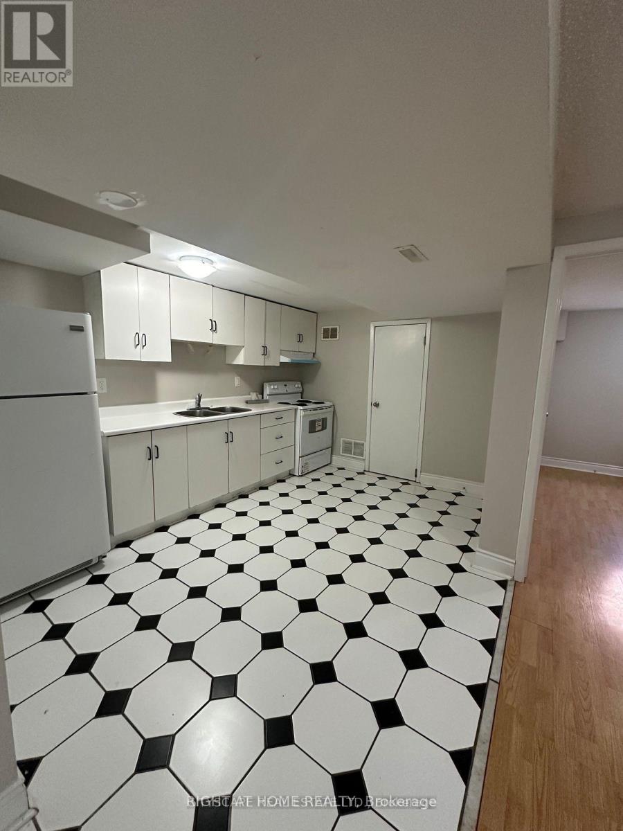 Lower - 56 Stanwell Drive, Brampton, Ontario  L6Z 3Y6 - Photo 2 - W13655666