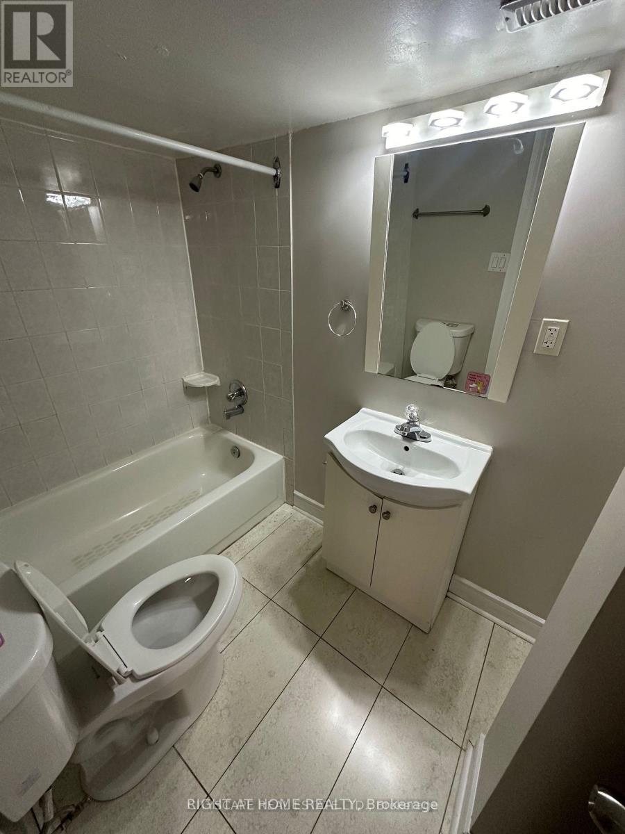 Lower - 56 Stanwell Drive, Brampton, Ontario  L6Z 3Y6 - Photo 4 - W13655666