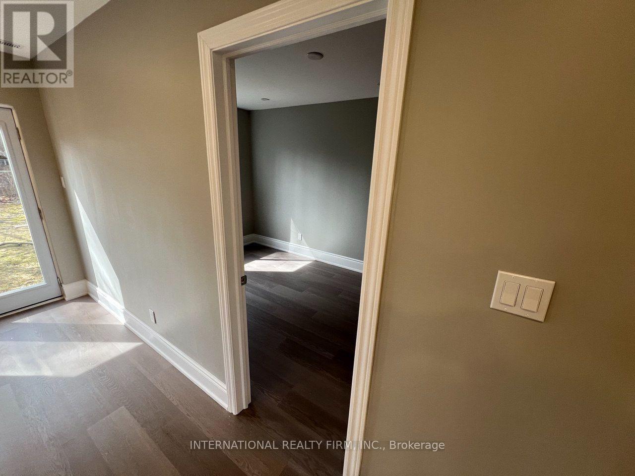 Main- Half - 73 Murray Drive, Aurora, Ontario L4G 2C2 - Photo 10 - N13655512