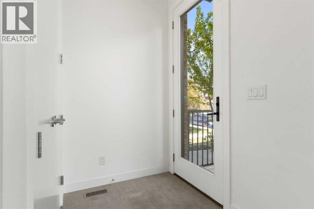 2507 17 Street NW, Calgary, Alberta  T2M 3S3 - Photo 3 - A2334255