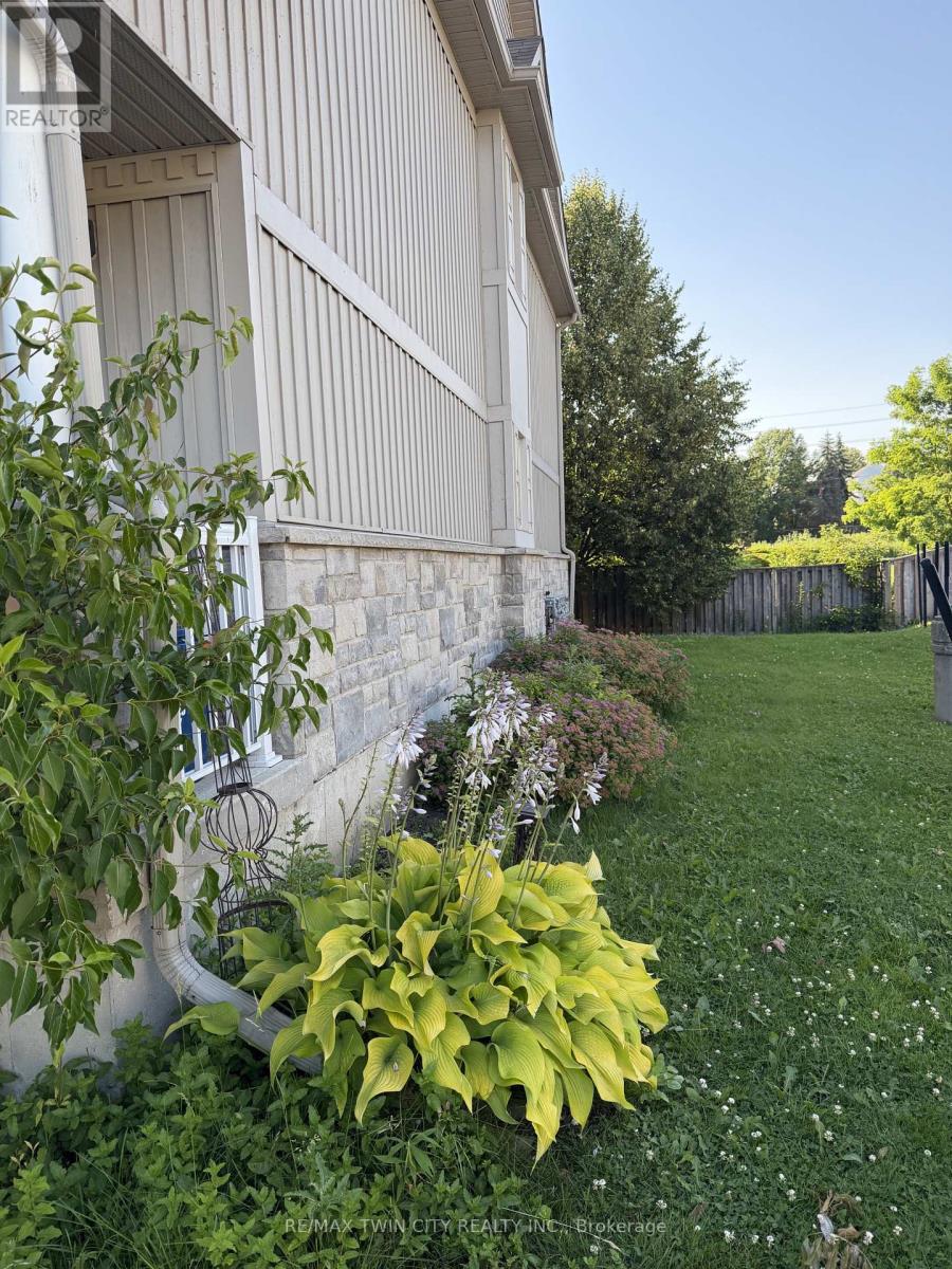 A8 - 20 David Bergey Drive, Kitchener, Ontario  N2E 0B1 - Photo 2 - X13655674