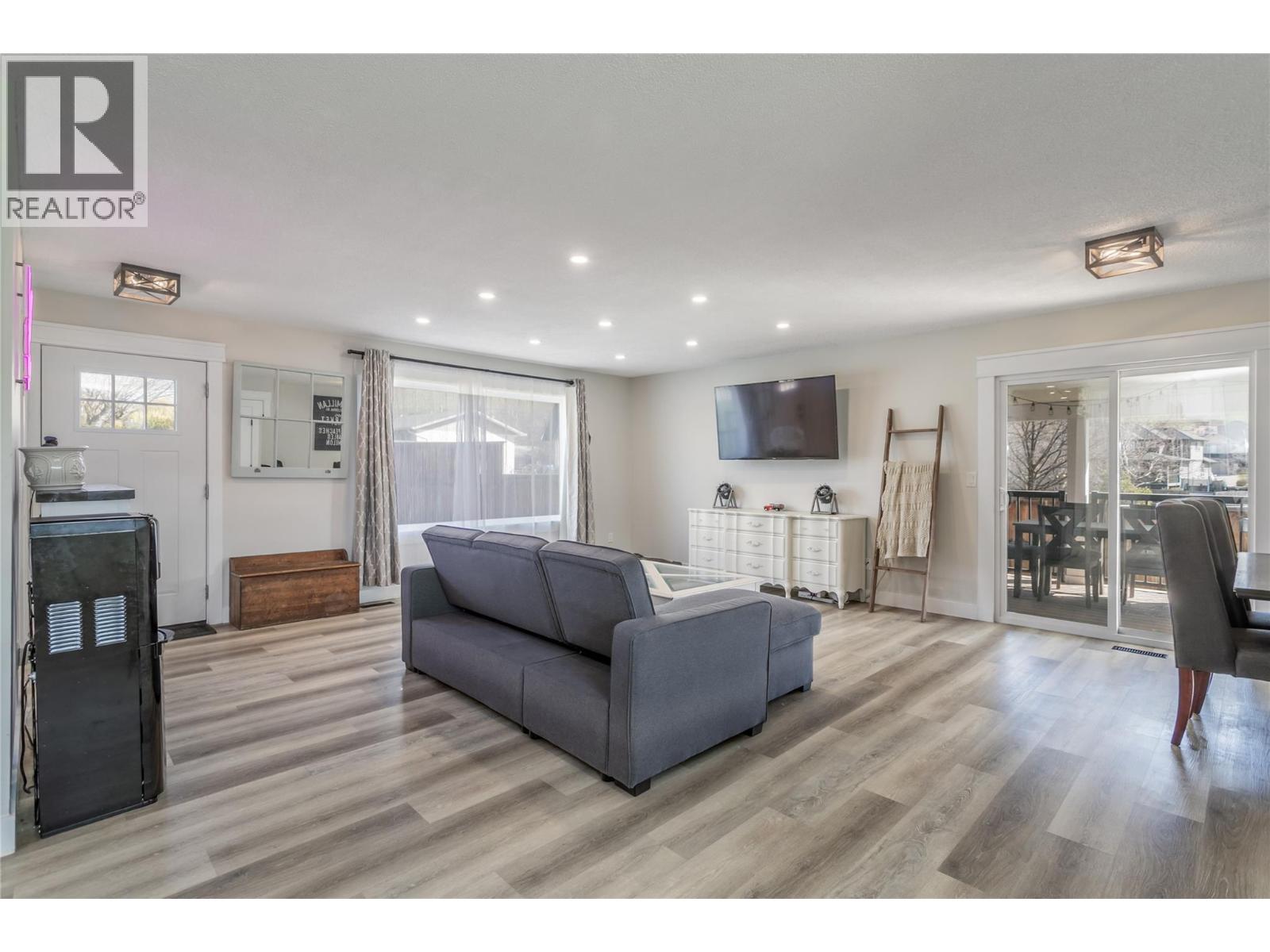 1559 Duncan Court, Kelowna, British Columbia  V1P 1L2 - Photo 5 - 10394408