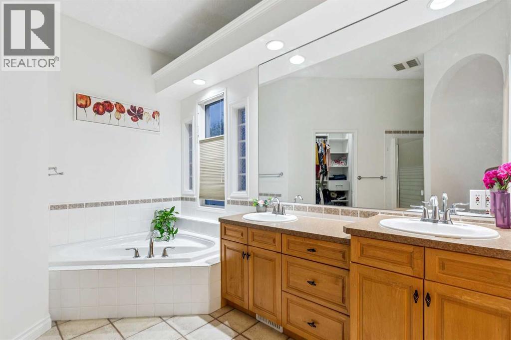 5 Royal Crest Terrace NW, Calgary, Alberta  T3G 4M3 - Photo 25 - A2321634