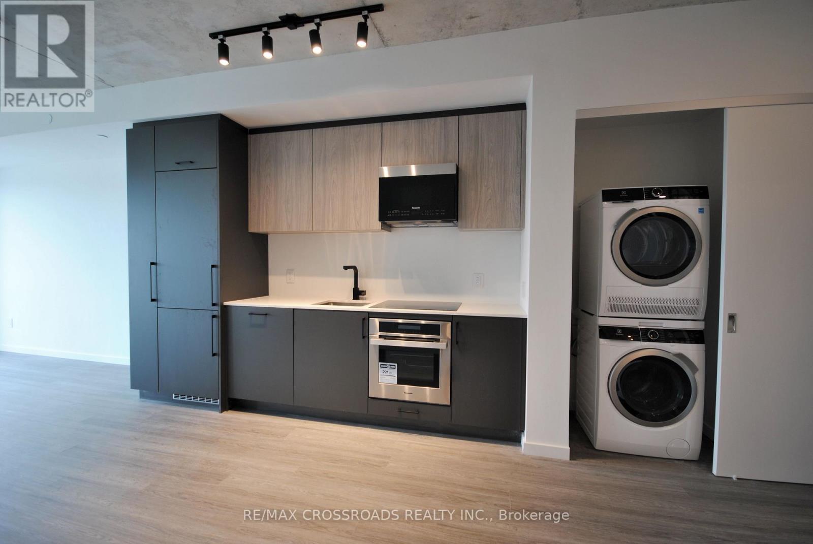 689 The Queensway Drive, Toronto, Ontario  M8Y 1L1 - Photo 10 - W13655734