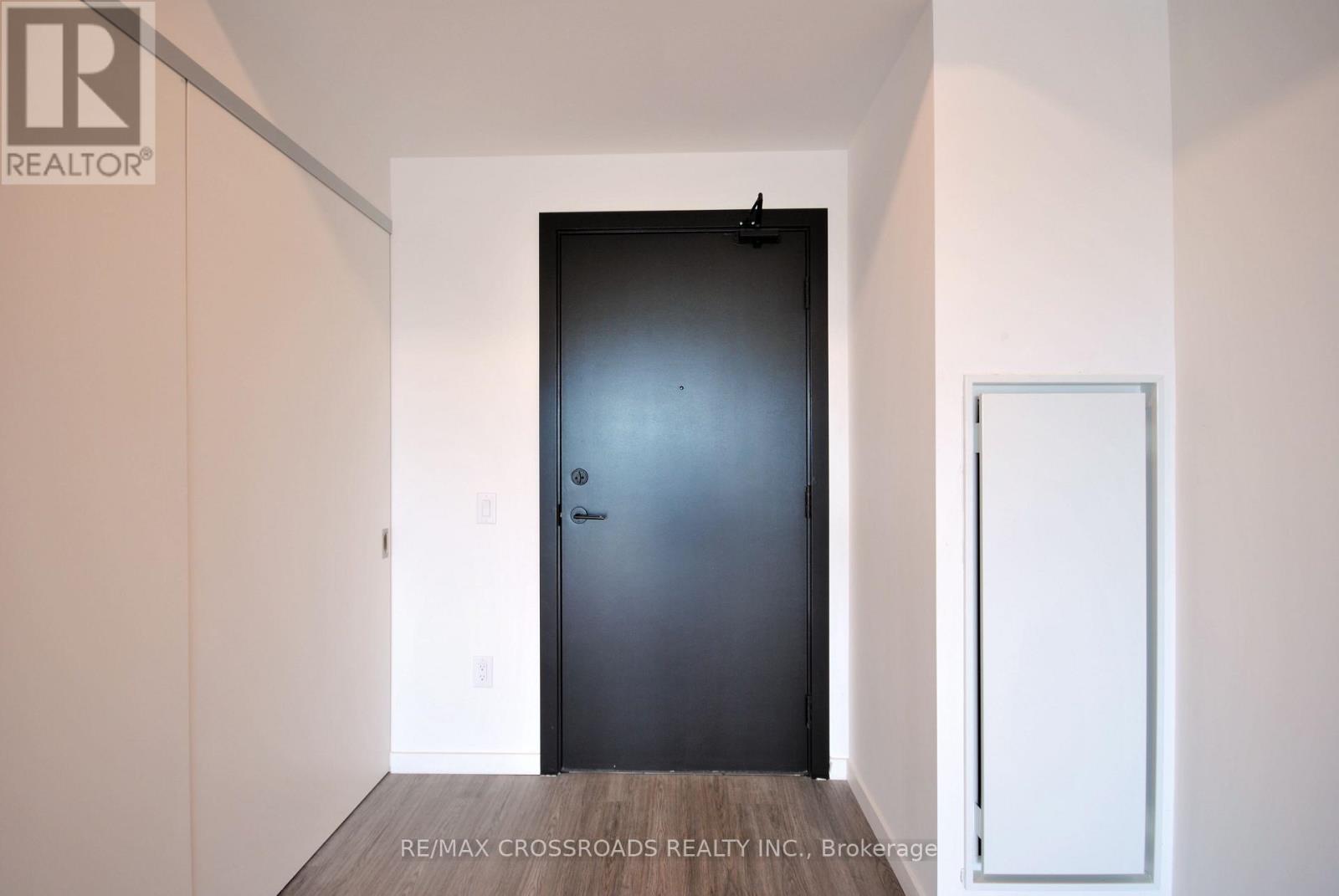 689 The Queensway Drive, Toronto, Ontario  M8Y 1L1 - Photo 4 - W13655734