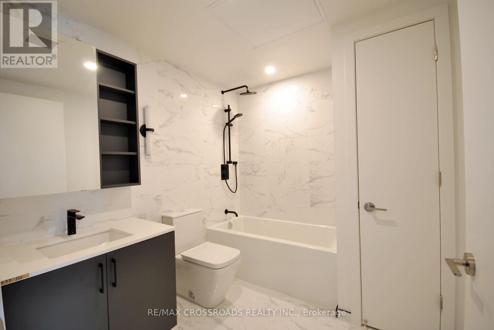 689 The Queensway Drive, Toronto, Ontario  M8Y 1L1 - Photo 5 - W13655734