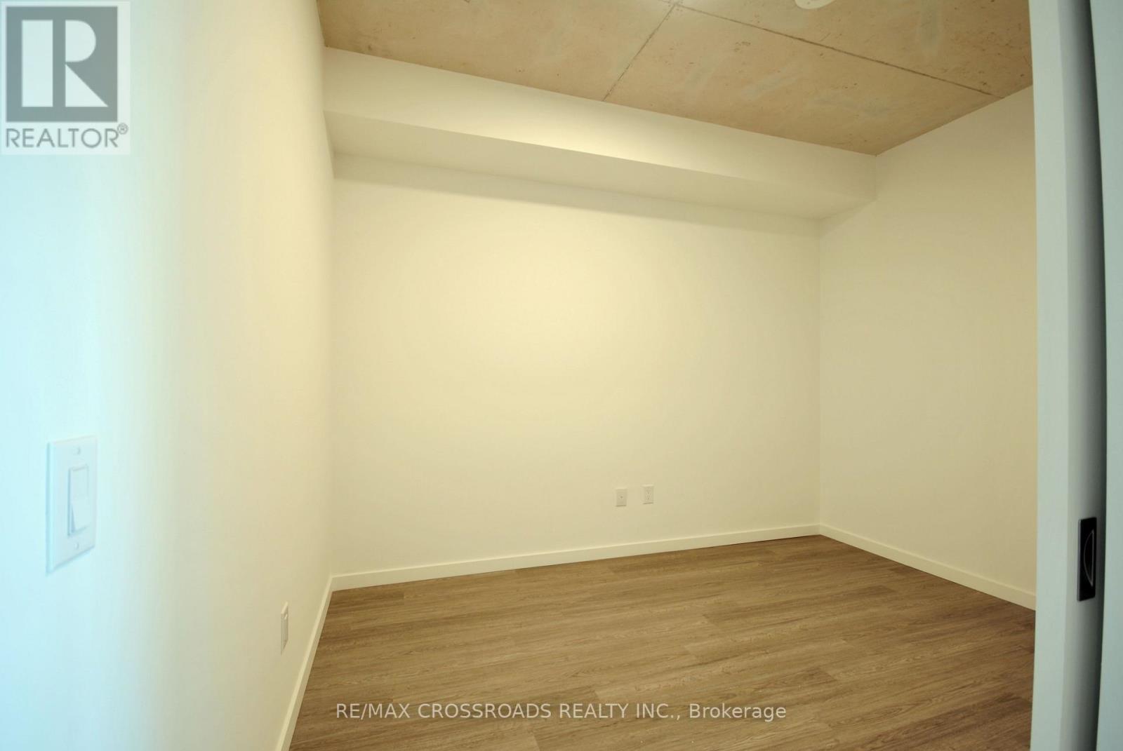 689 The Queensway Drive, Toronto, Ontario  M8Y 1L1 - Photo 6 - W13655734