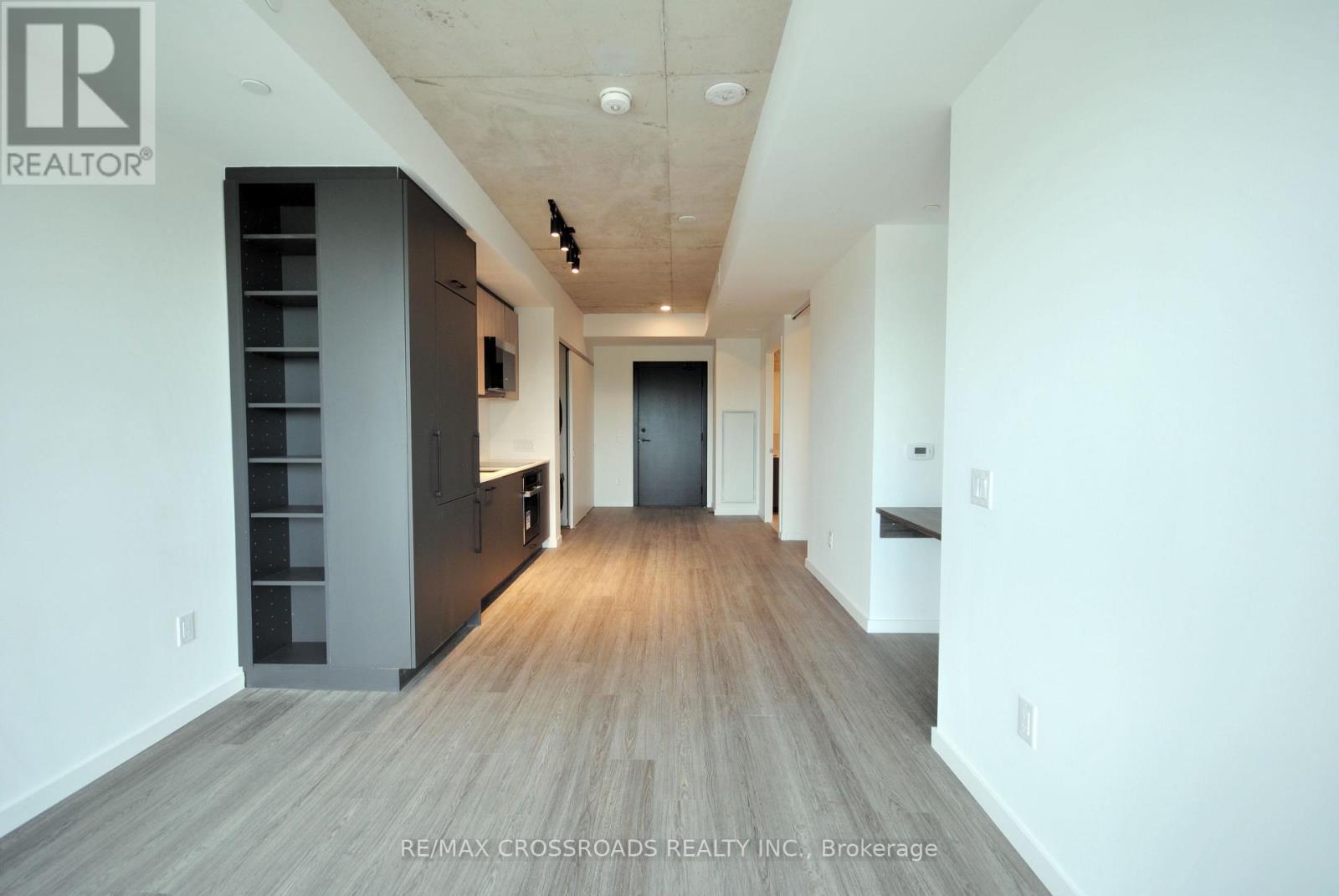 689 The Queensway Drive, Toronto, Ontario  M8Y 1L1 - Photo 8 - W13655734