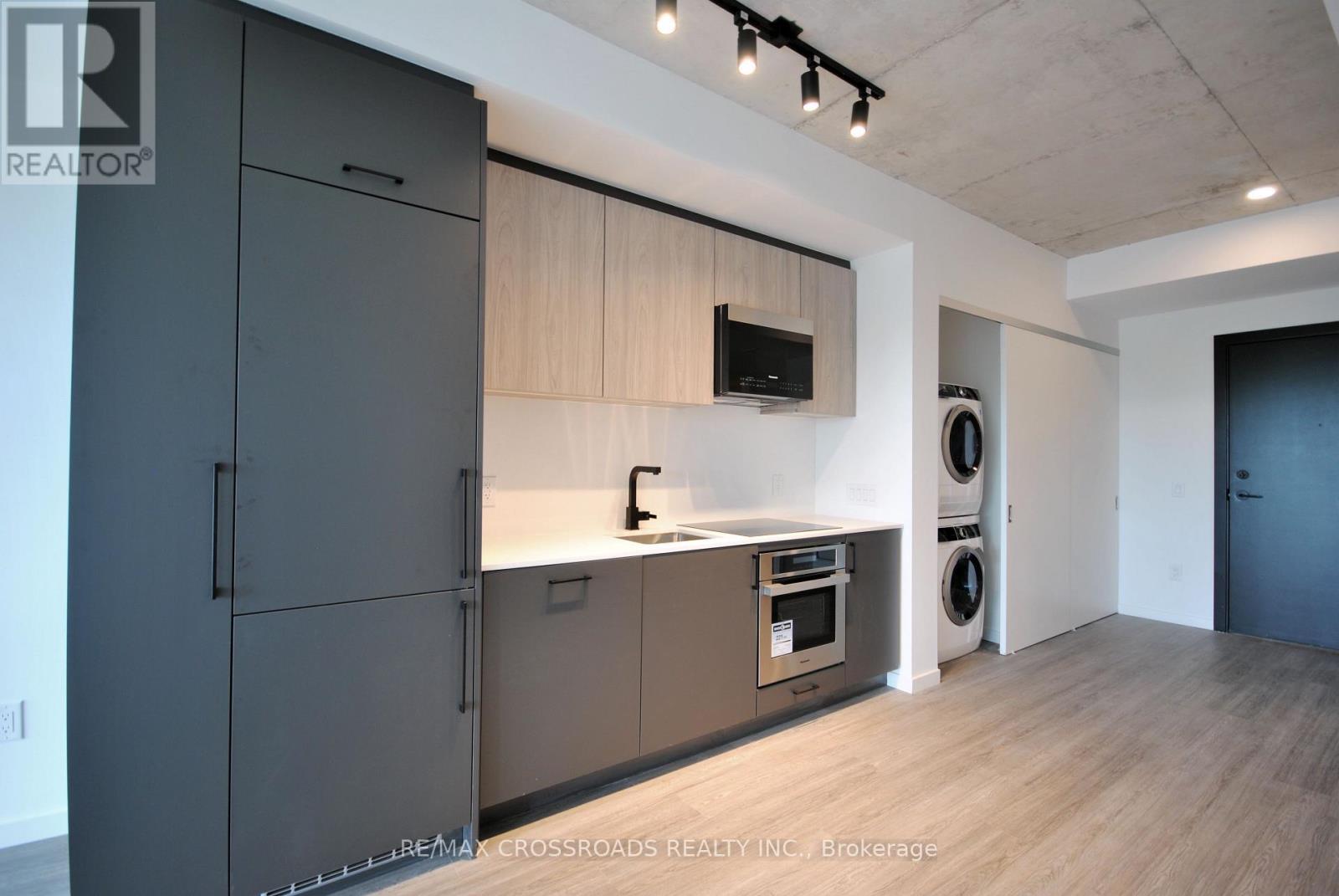 689 The Queensway Drive, Toronto, Ontario  M8Y 1L1 - Photo 9 - W13655734
