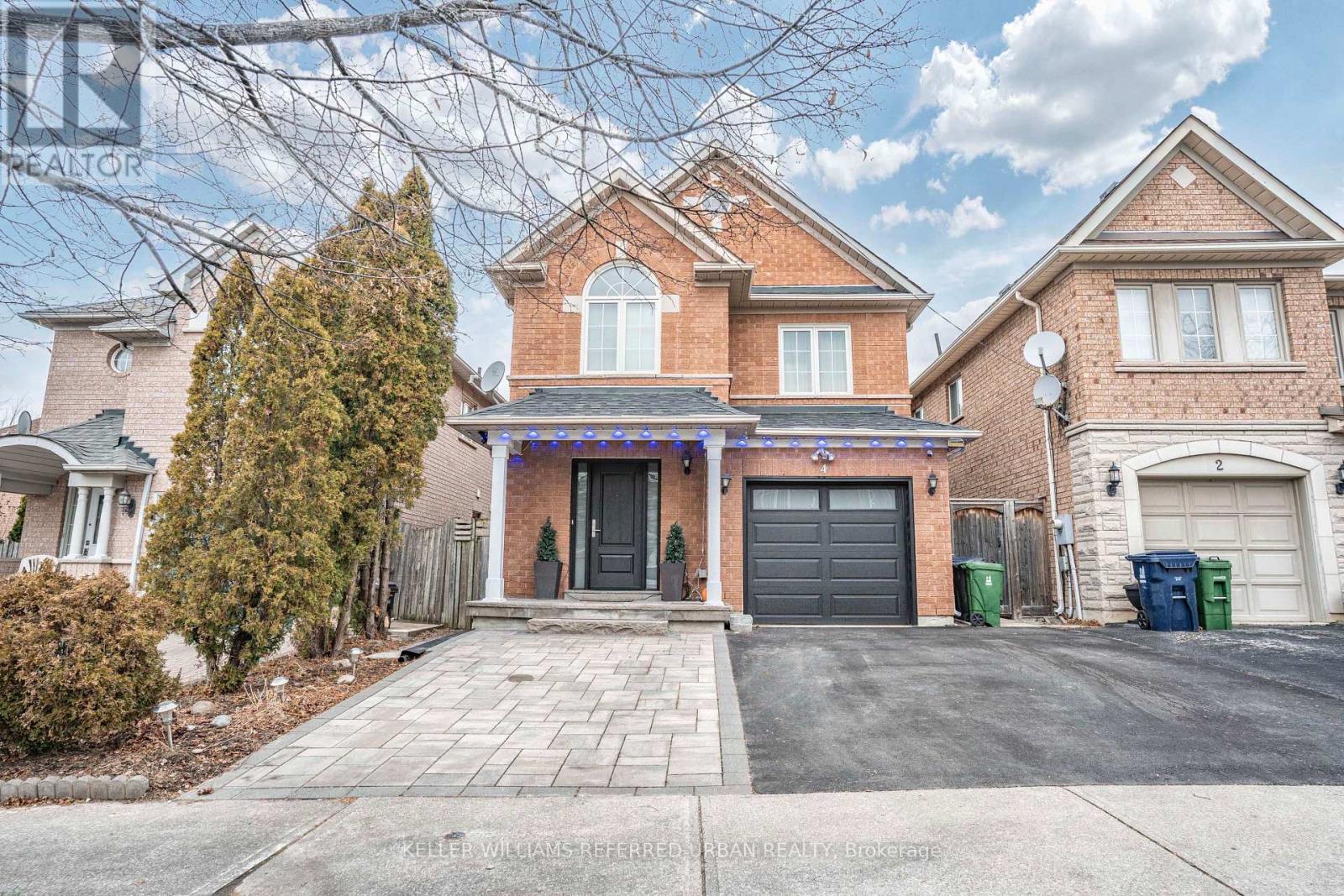 LOWER - 4 PURDY CRESCENT, Toronto, Ontario