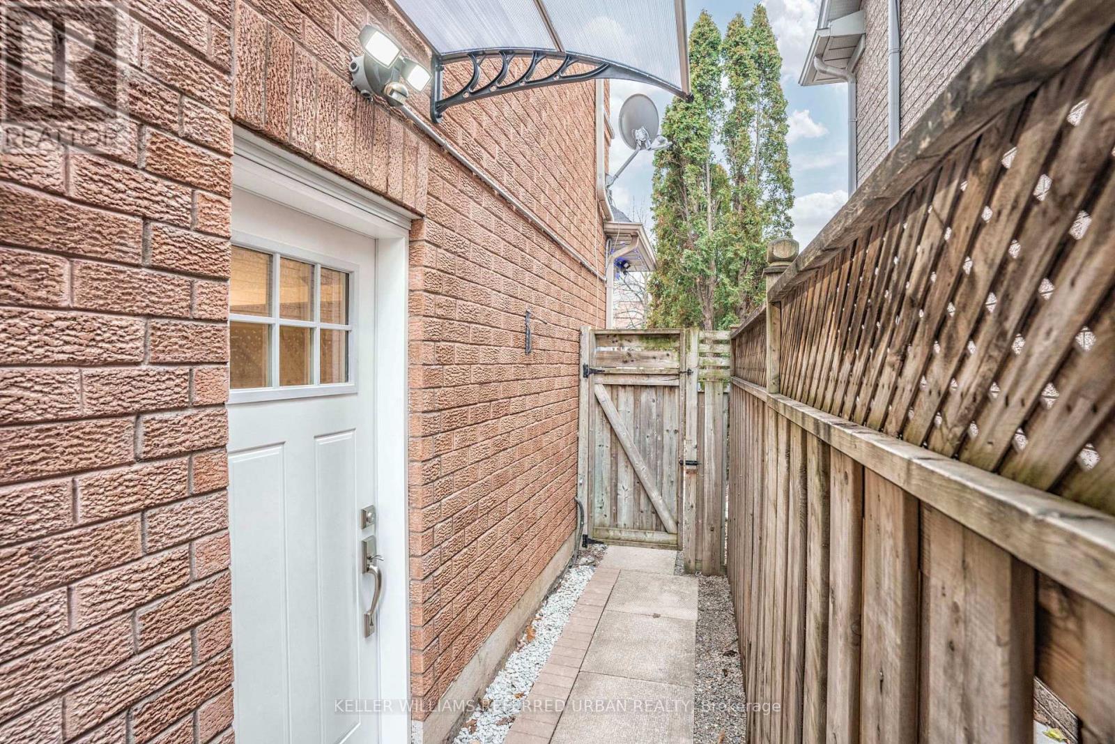 Lower - 4 Purdy Crescent, Toronto, Ontario  M9N 3X8 - Photo 2 - W13655736