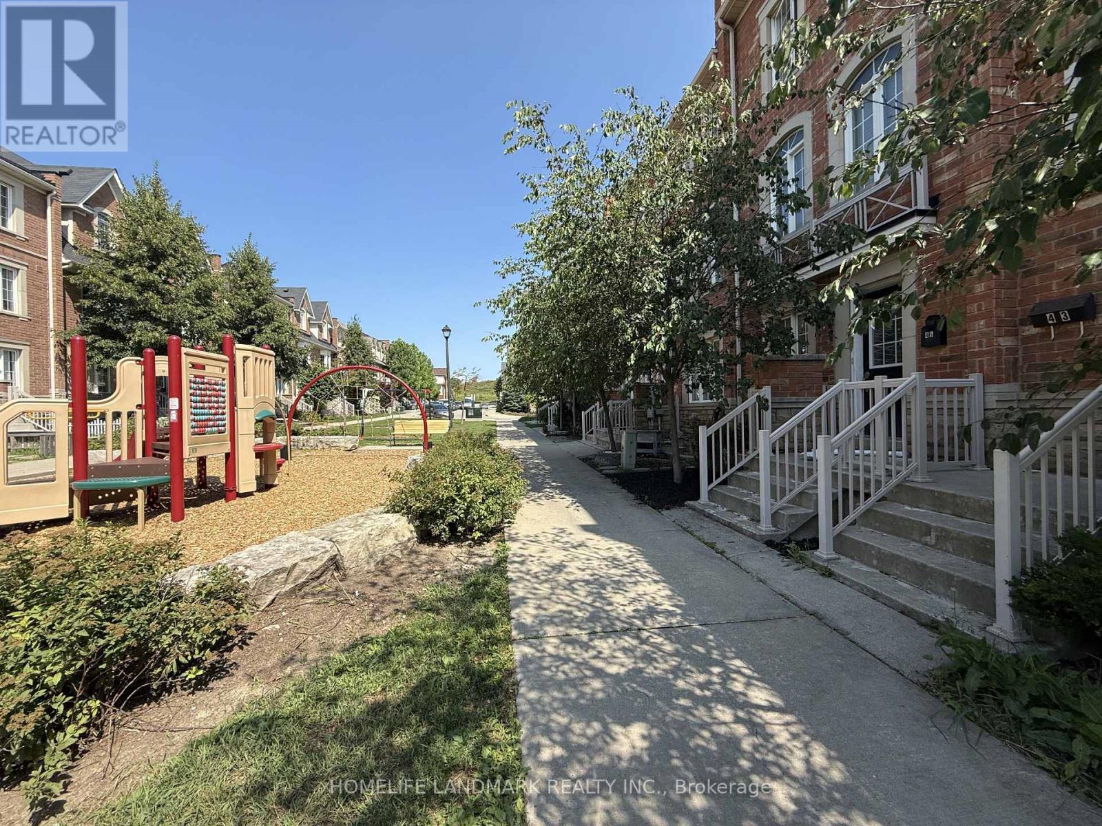 43 Odoardo Di Santo Circle, Toronto, Ontario M3L 0G4 - Photo 2 - W13655742