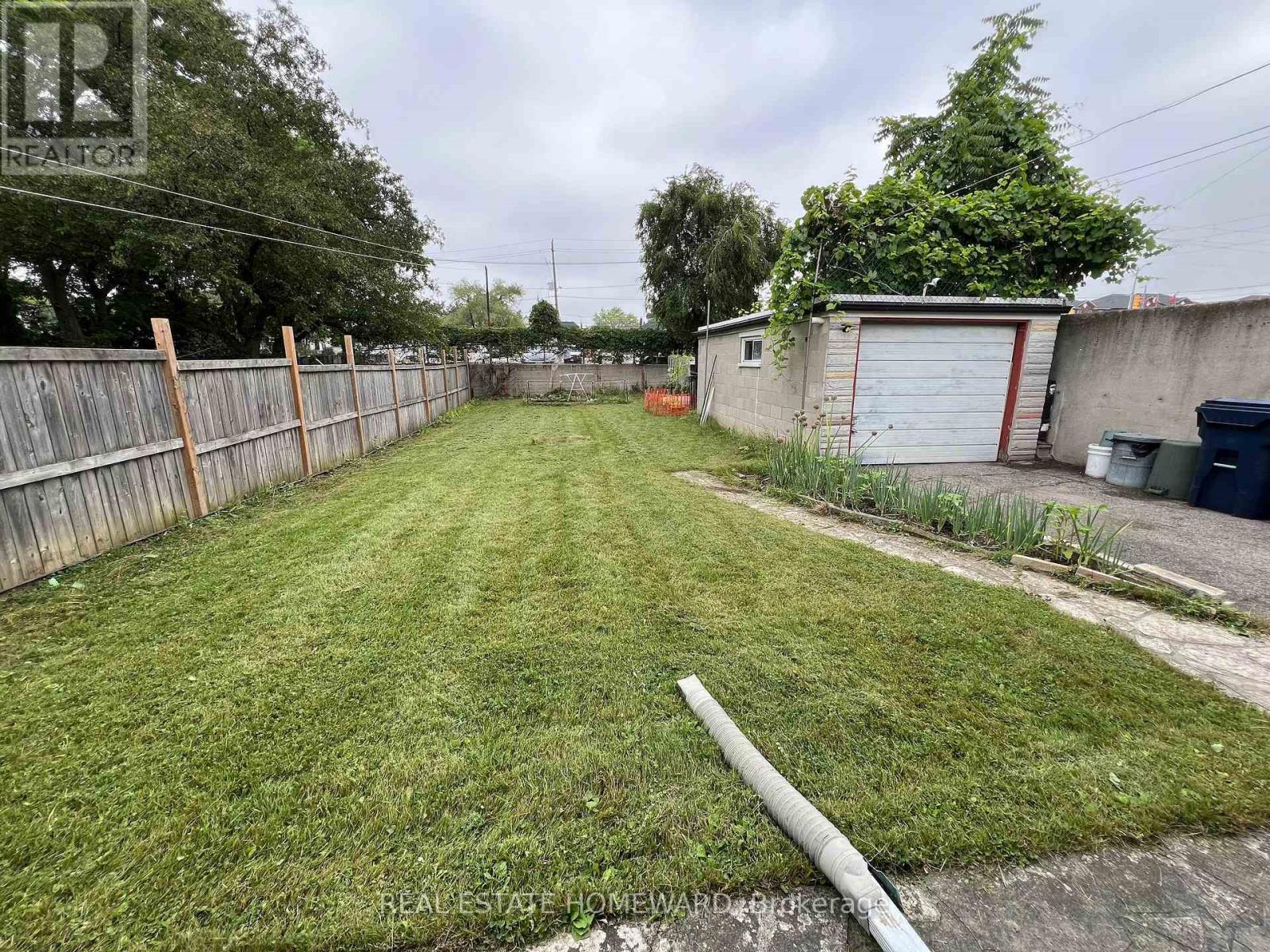 Main - 124 Glencrest Boulevard, Toronto, Ontario M4B 1L8 - Photo 11 - E13655330
