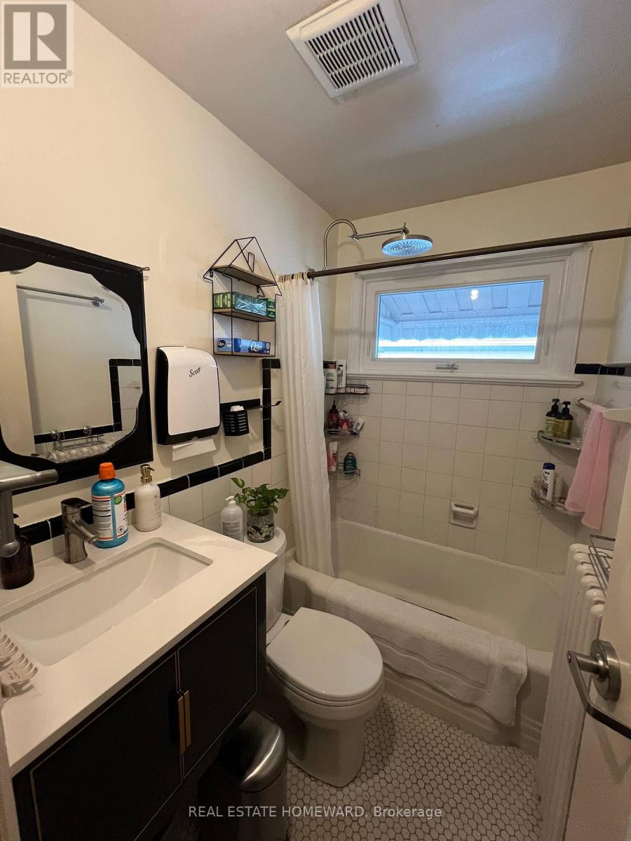 Main - 124 Glencrest Boulevard, Toronto, Ontario M4B 1L8 - Photo 7 - E13655330