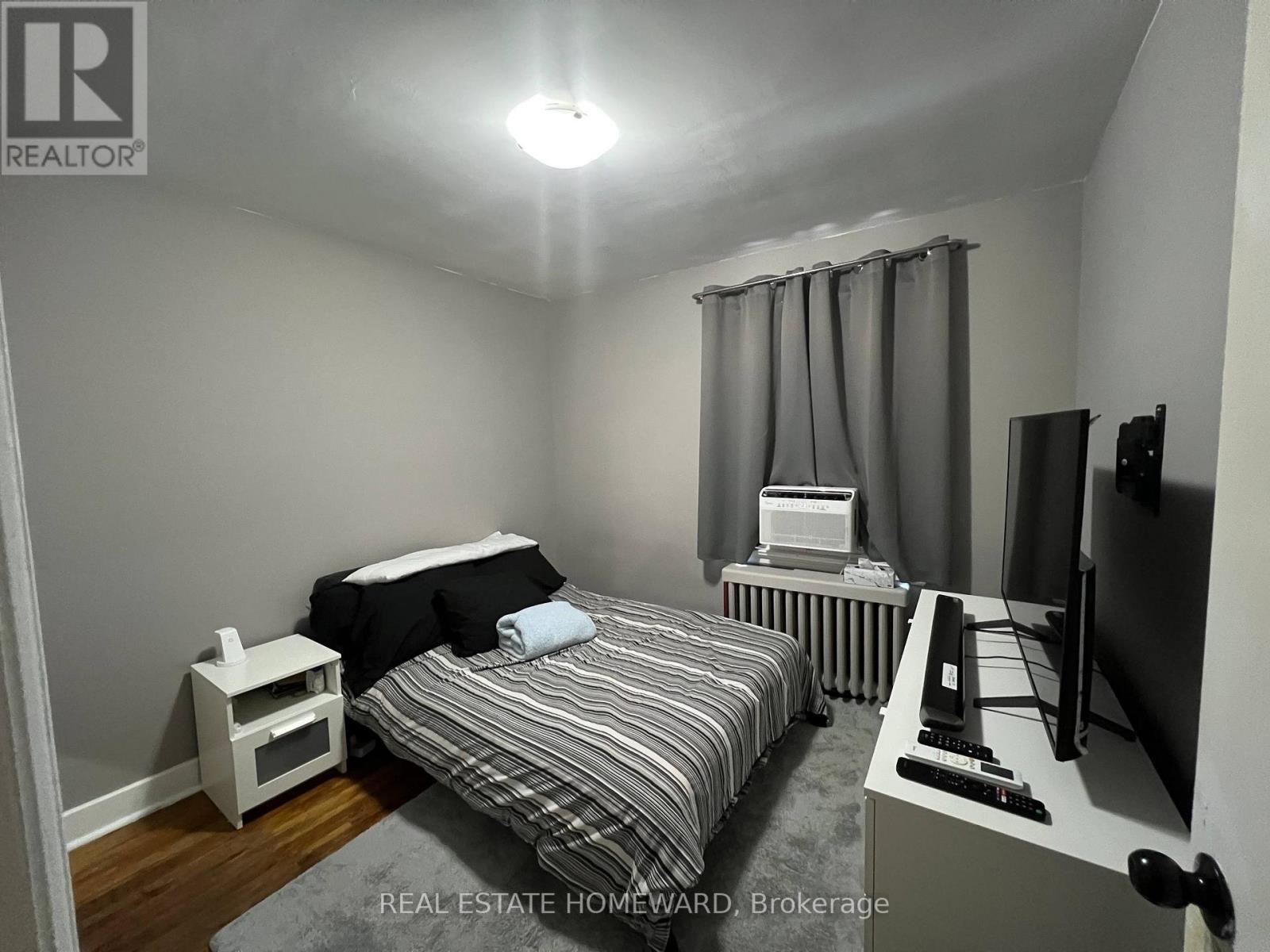 Main - 124 Glencrest Boulevard, Toronto, Ontario M4B 1L8 - Photo 8 - E13655330