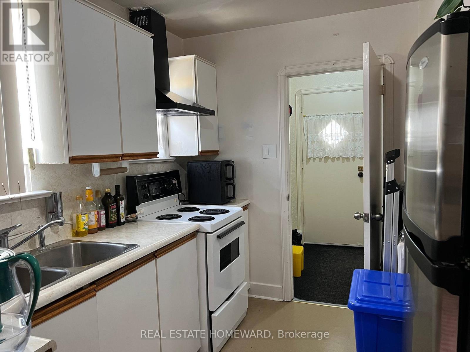 Main - 124 Glencrest Boulevard, Toronto, Ontario M4B 1L8 - Photo 3 - E13655330