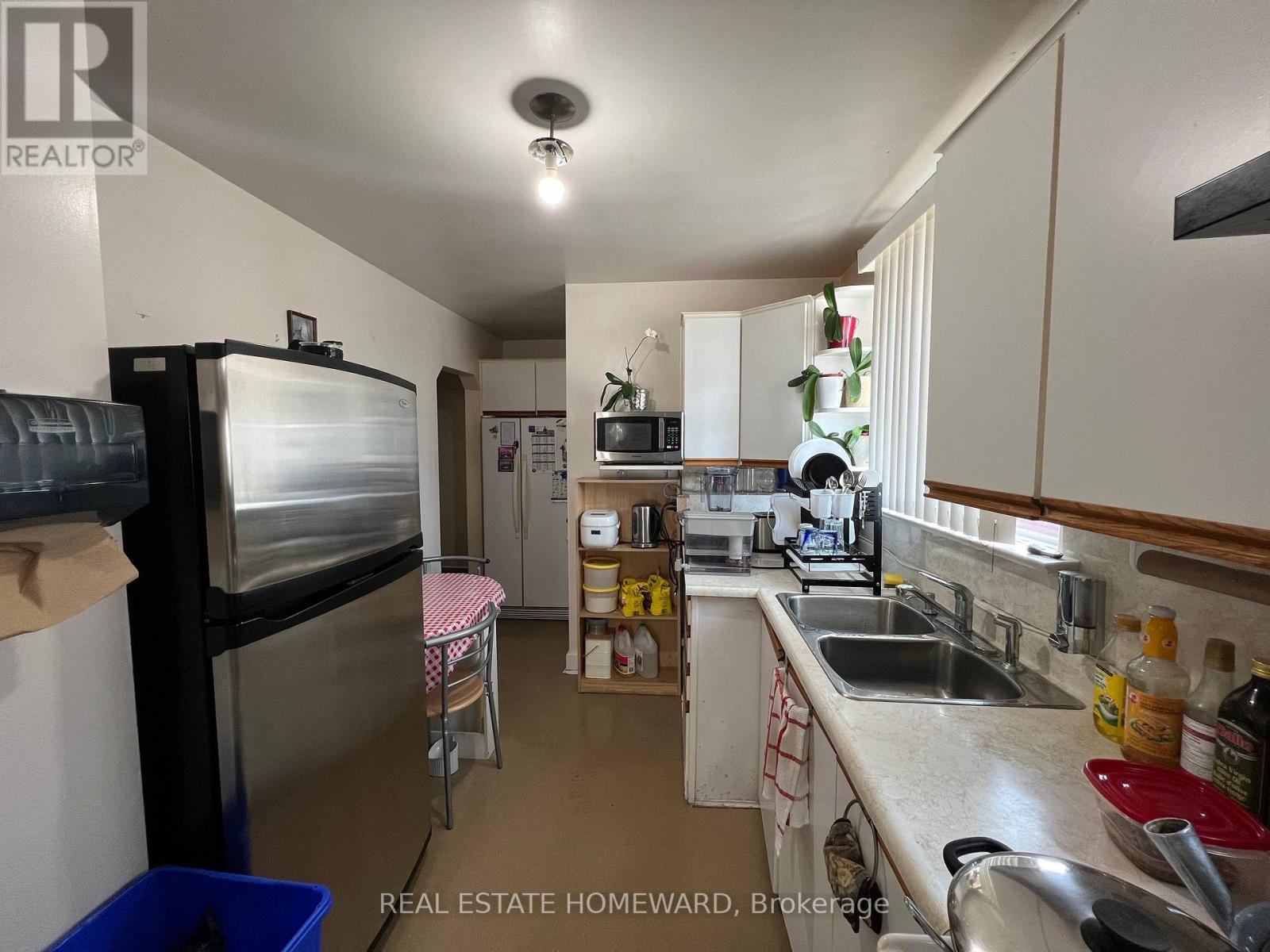 Main - 124 Glencrest Boulevard, Toronto, Ontario M4B 1L8 - Photo 4 - E13655330