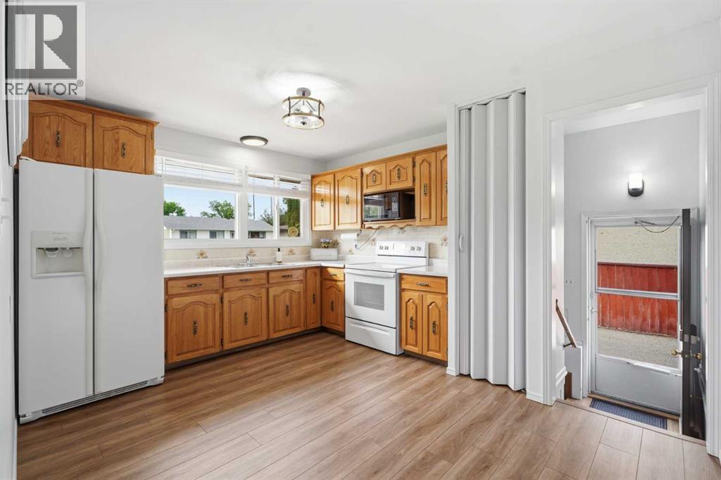 23 Fairway Avenue, Red Deer, Alberta  T4N 4Y8 - Photo 8 - A2329994