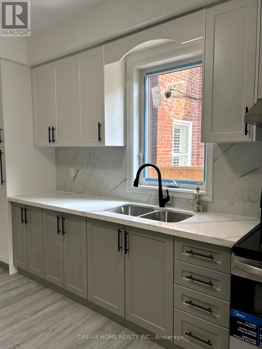202 - 262 Clinton Street, Toronto, Ontario  M6G 2Y6 - Photo 3 - C13655754
