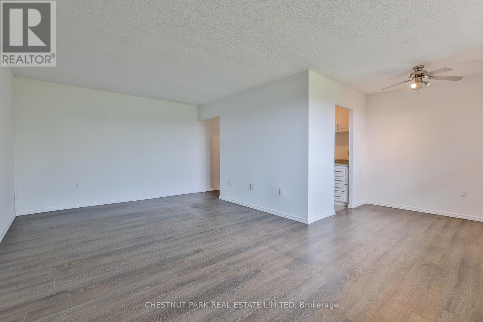 512 - 900 Glen Street, Oshawa, Ontario  L1J 5Z4 - Photo 4 - E13655782